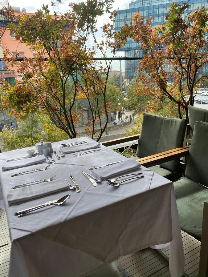 Ebel Boutique Hotel Tirana Exterior photo