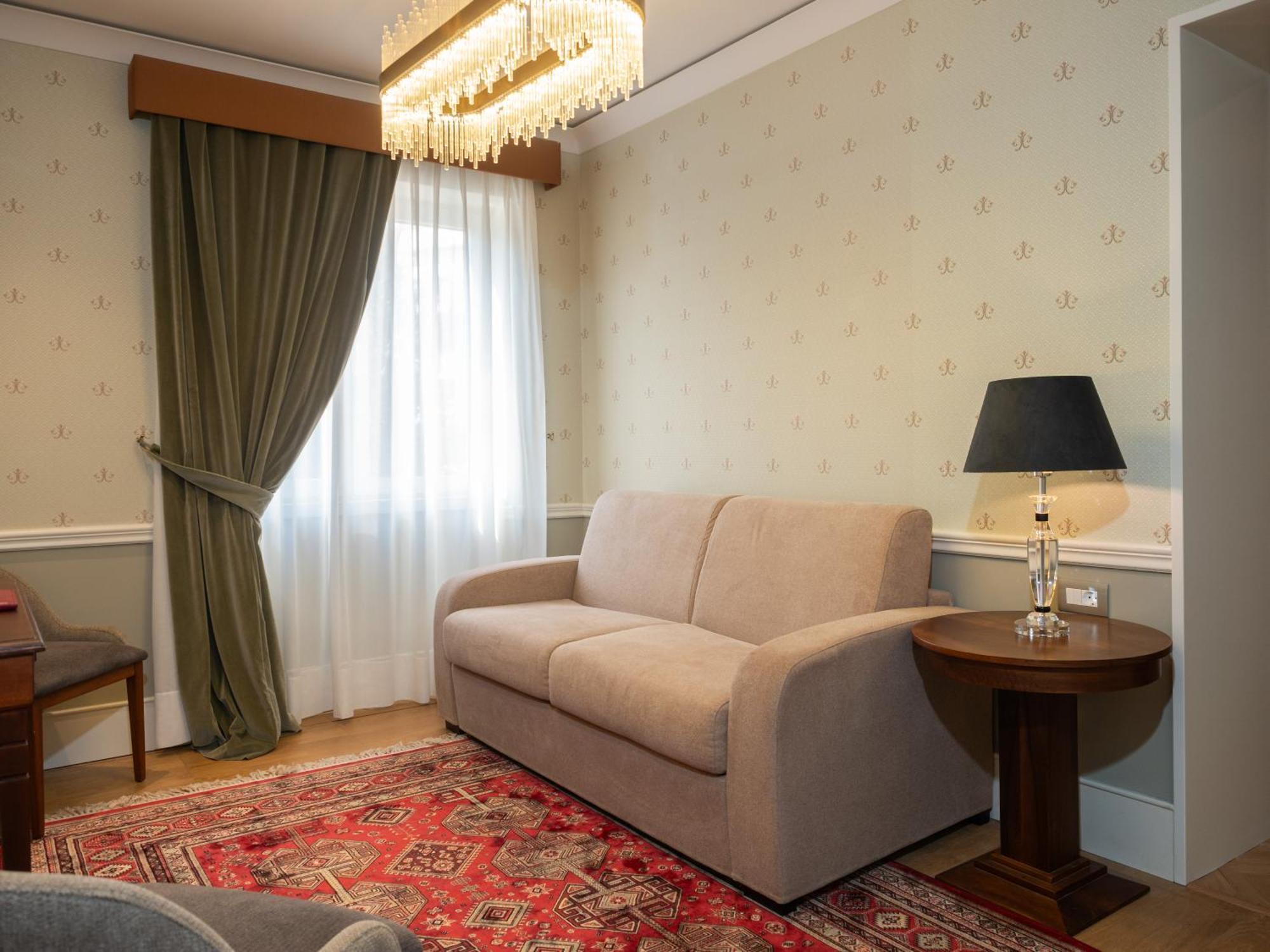 Ebel Boutique Hotel Tirana Exterior photo